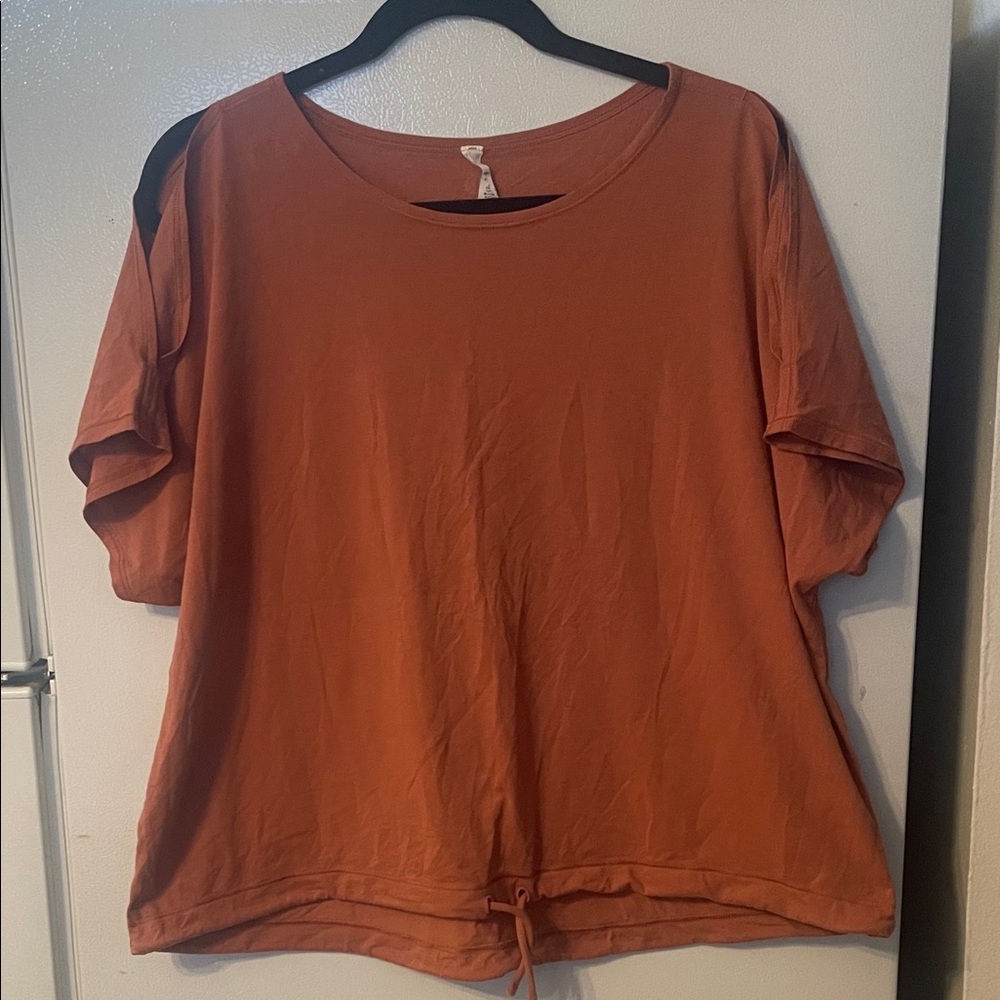 Lululemon Size 8 Rust Brown Shoulder Cut Out Waist‎ Tie Gummy Tag Unique Top